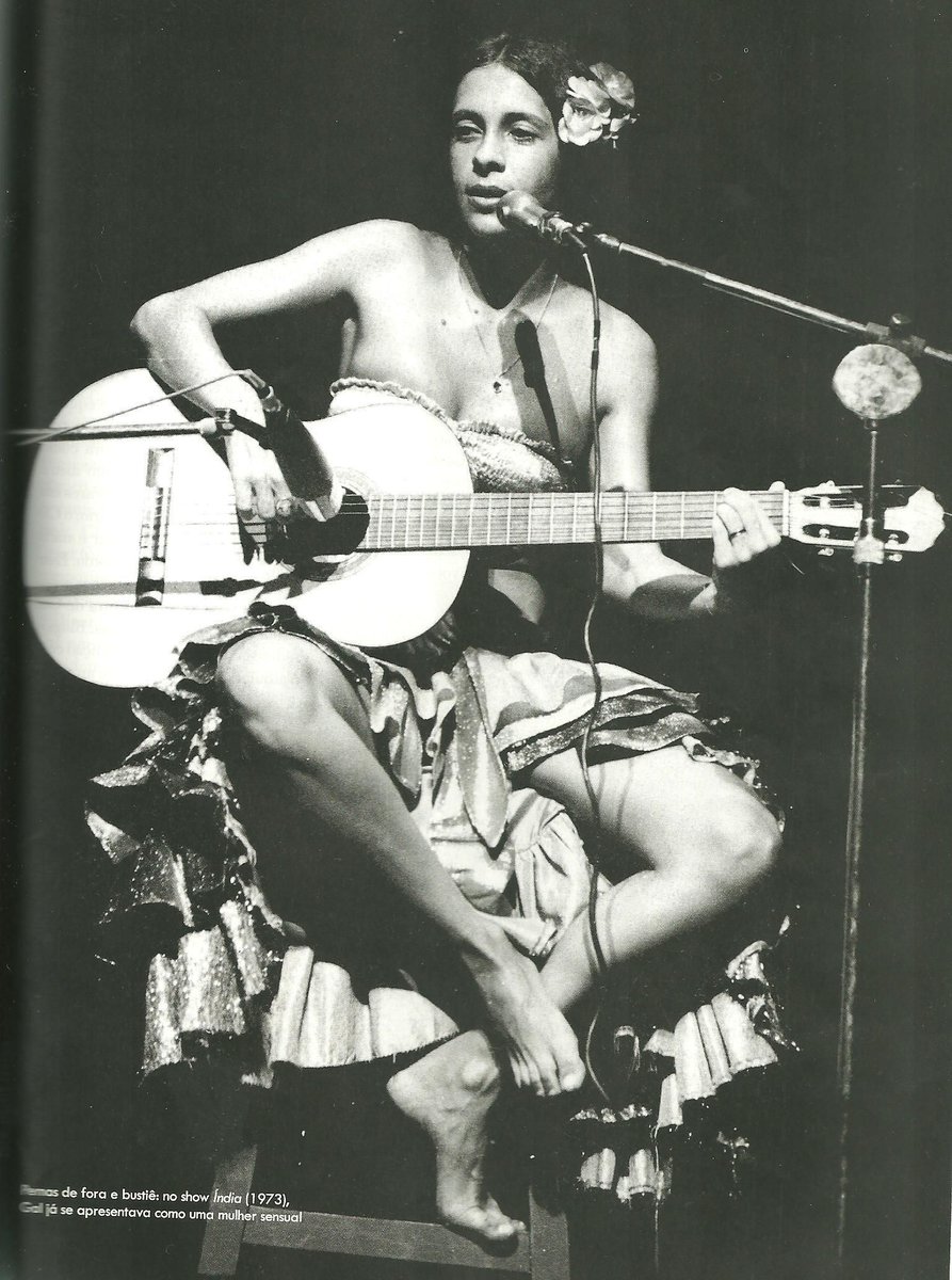 GalCosta's tweet photo. "Índia, da pele morena Tua boca pequena, eu quero beijar. Índia, sangue Tupi, tens o cheiro da flor Vem, que eu quero te dar todo meu grande amor." #tbt #GalCosta #Índia #Gal70 Foto: @therezaeugenia https://t.co/FbLL27fszw