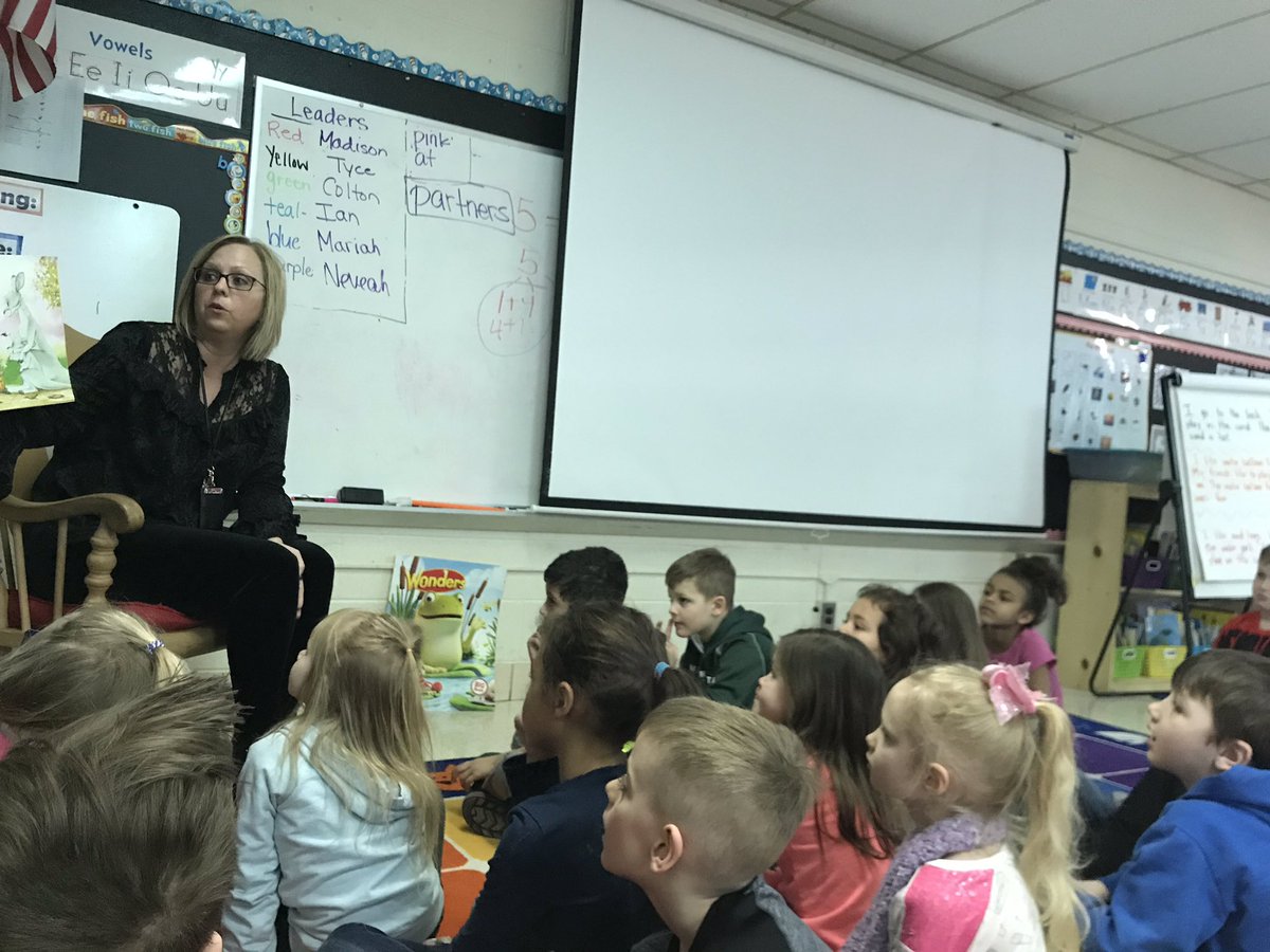 MrsSortorsclass's tweet photo. We started with a special guest reader today! The boys and girls were very excited! Thank you @MicheleCorbat for reading to us! #readingmonthfun @MorrishDragons @swartz_creek https://t.co/KG2EE32Mmb