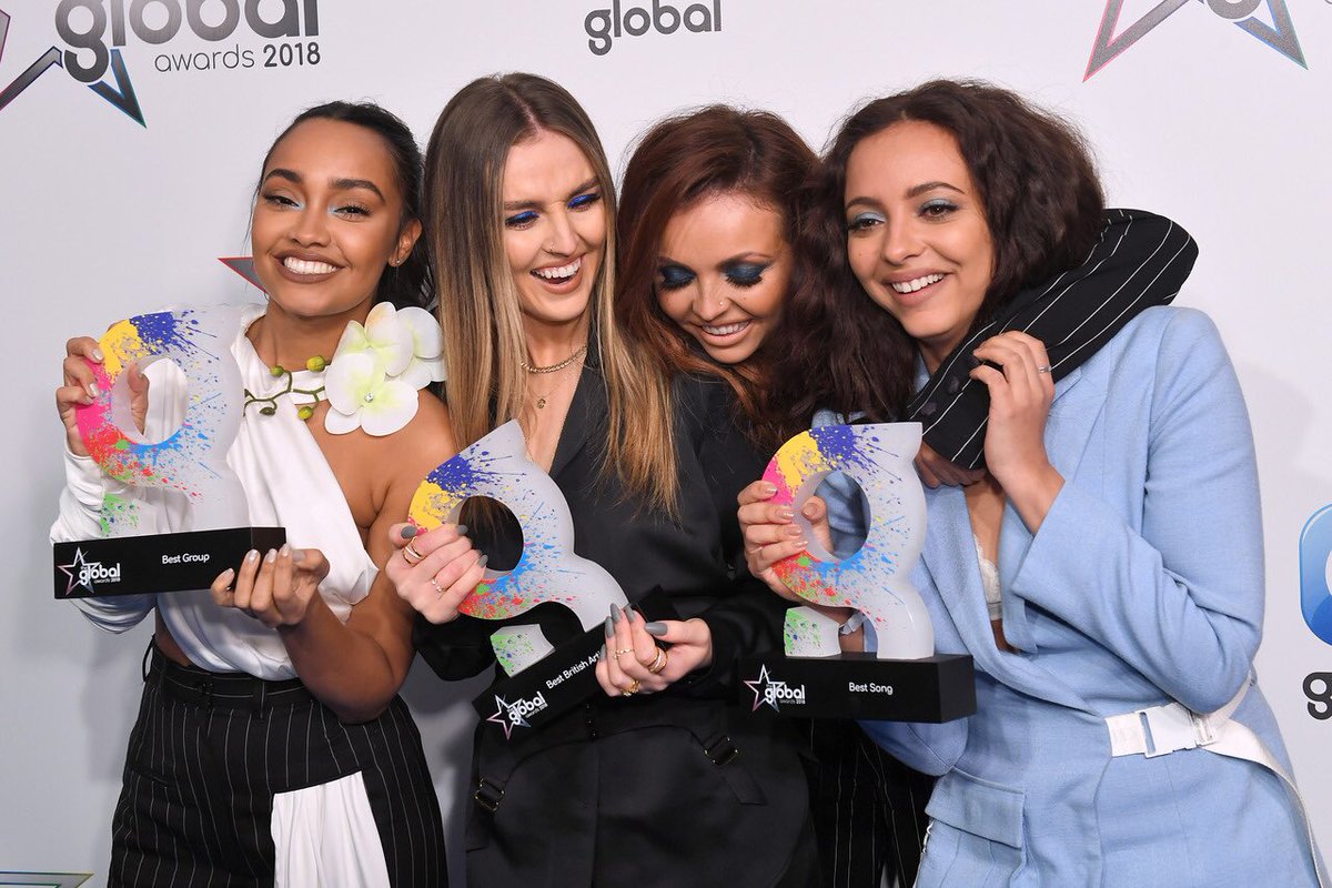 VoteBrasilLM's tweet photo. RT if you want this moment to happen again tonight 

#Hatchi #CutestPet #iHeartAwards https://t.co/zl23vbOalo