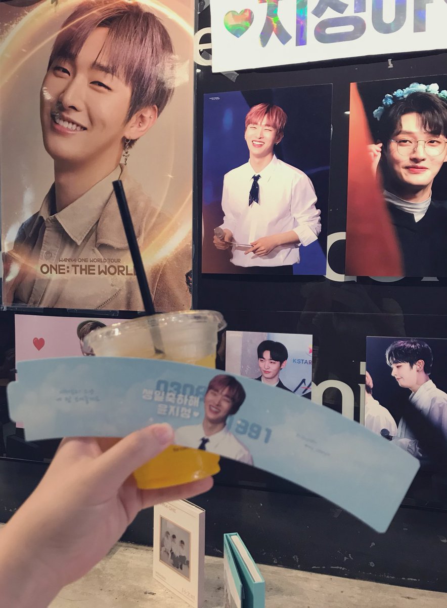 ongxjisung's tweet photo. why are all the jisung events so pretty!!!! 🌸💕🌻 thank you @LSkycafe for organising! #Limitless_SkyCafe https://t.co/Y2rx0jfQ5e