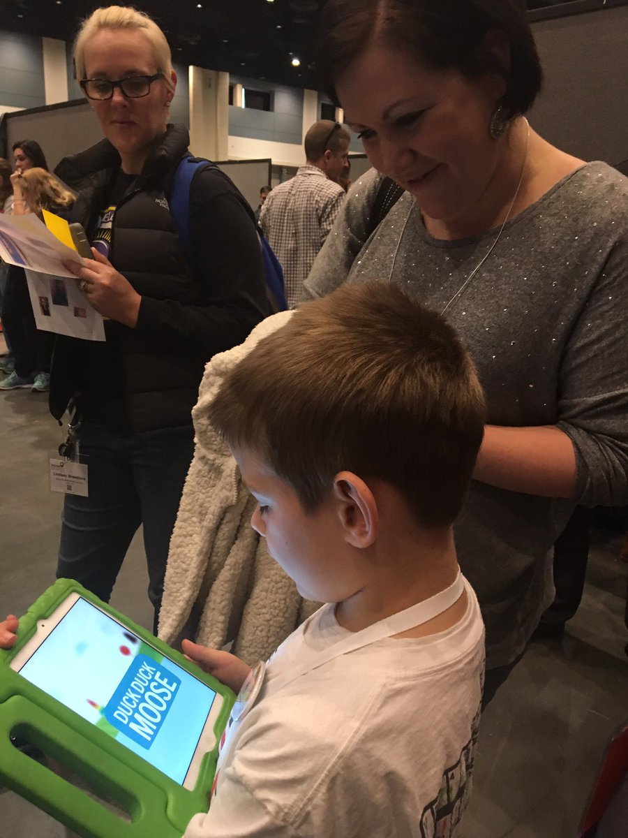 ReneeLWhite5's tweet photo. Sharing all about @geniushour at @ncties Student Showcase! Ss taught the process & how to share learning @Buncee #StopMotionStudio & more! #GeniusIsElementary #GeniusHour #ncties19 #lpeswake https://t.co/ogMqx73r7R