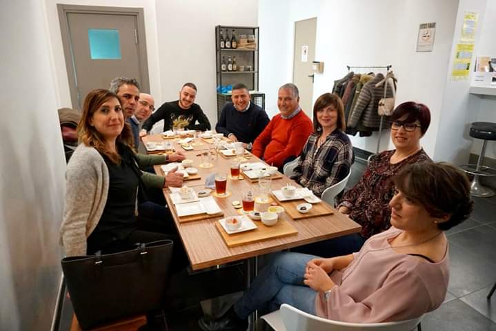 BirraTari's tweet photo. E dopo l'esame visivo e olfattivo, andiamo all'assaggio!
Grazie ai magnifici #beerlovers di questa sera ❤️
La @SettimanaBirra continua questo venerdì e sabato.
Vi aspettiamo in birrificio 🍻🍻
#settimanadellabirra #italybeerweek https://t.co/i2wvnXtxli