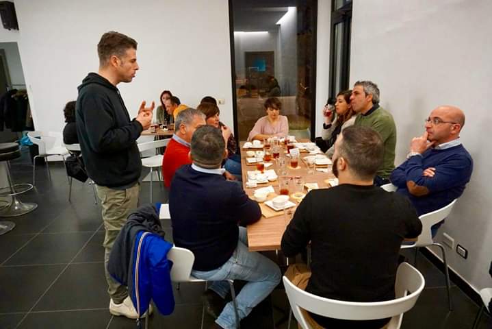 BirraTari's tweet photo. E dopo l'esame visivo e olfattivo, andiamo all'assaggio!
Grazie ai magnifici #beerlovers di questa sera ❤️
La @SettimanaBirra continua questo venerdì e sabato.
Vi aspettiamo in birrificio 🍻🍻
#settimanadellabirra #italybeerweek https://t.co/i2wvnXtxli