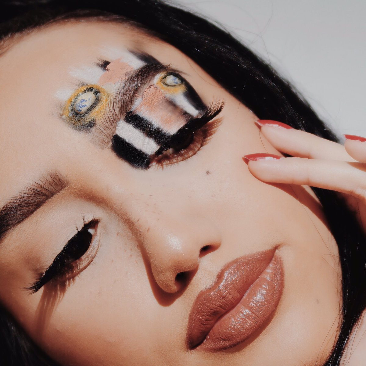 lindseystarbies's tweet photo. Cigarette Daydreams โ๏ธ๐ฌ
album: #melophobia
artist: @CageTheElephant
makeup: @bhcosmetics + @KissProducts + @UrbanDecay https://t.co/sj7RsXt2Ib