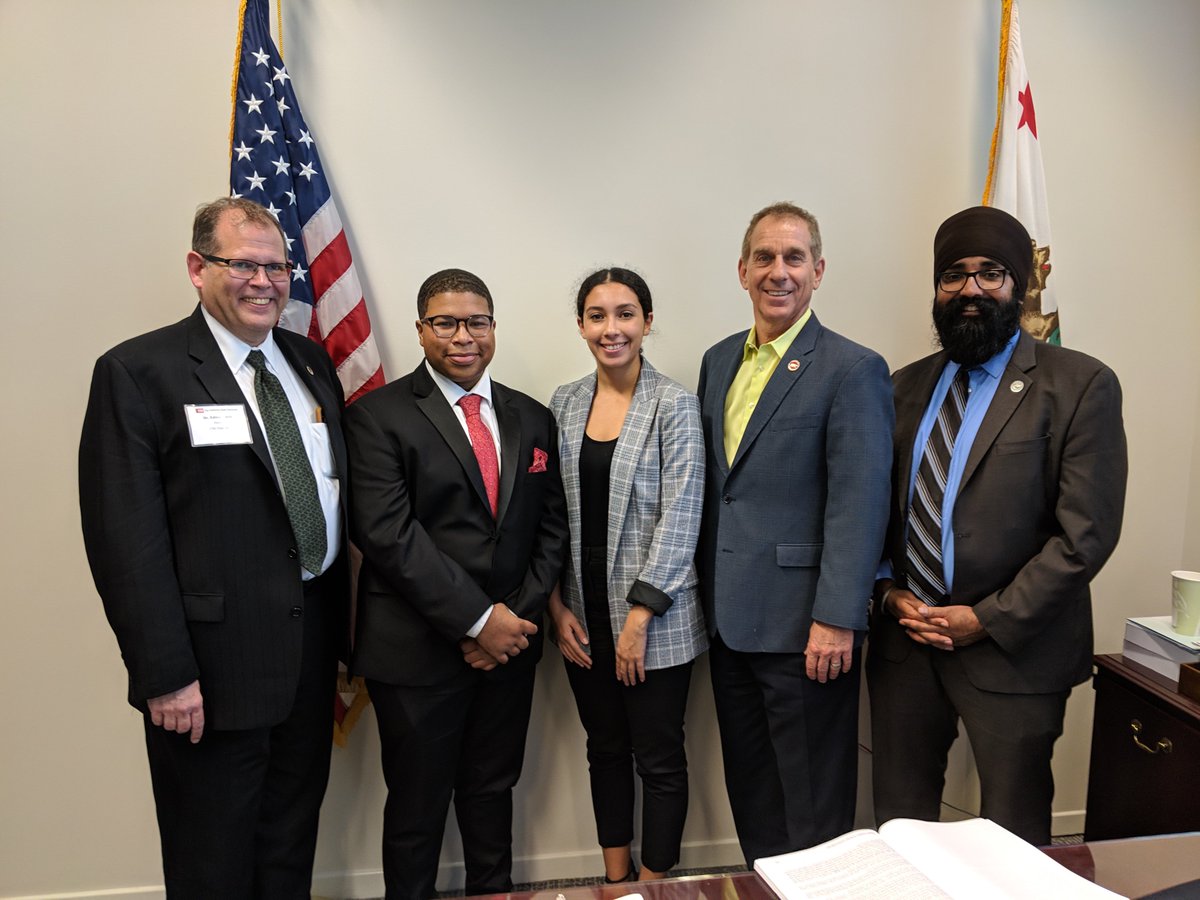 CalStateEastBay's tweet photo. #CSUEB leaders met with politicians during yesterday's CSU Advocacy Day. Thanks for your support, @NancySkinnerCA and @BobWieckowskiCA. #ChooseCSU #StandWithCSU https://t.co/aZg6JMMWU1