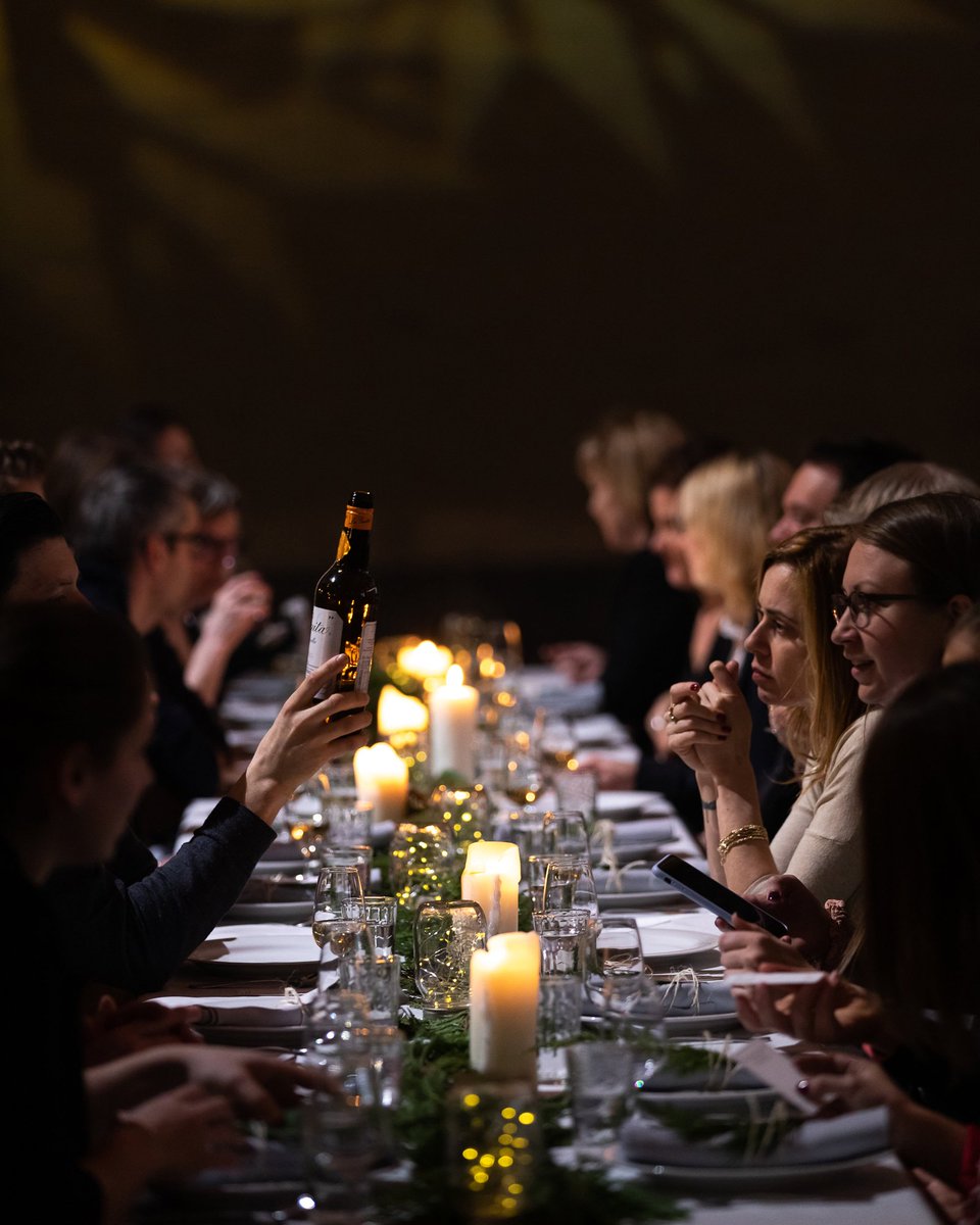 SAISONSMTL's tweet image. Les magnifiques photos de @safesolvent du souper hivernal #SAISONSMTL avec le chef invité William Cody du Parasol au époustouflant @TheatreStJames sont maintenant sur notre page Facebook! Jetez-y un coup d'œil au facebook.com/saisonsmtl #Montreal #mtlmoments