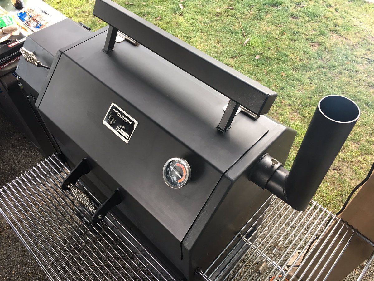 DrTasteGoodBBQ's tweet image. Working on some bangers and mash with a cabbage side. This should be exciting. #yoderflavor #yodersmokers