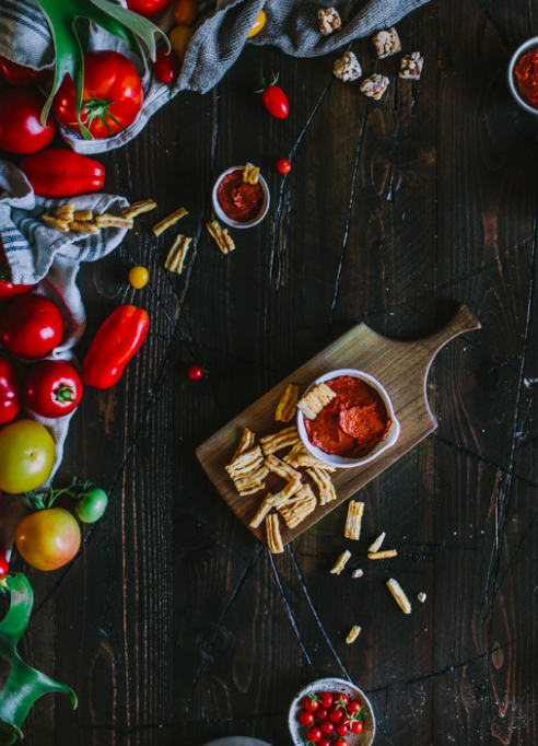 KenyonSquare's tweet image. This blogger uses Roma tomatoes, but most variety would work in this beautiful roasted-tomato butter. Do you have a favorite? Beefsteak, heirloom, on-the-vine, cherry? bit.ly/2EcSSMF
