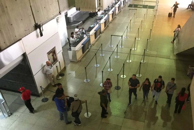 sabor809's tweet photo. Plantas eléctricas del aeropuerto de Maiquetía colapsan durante apagón masivo (VIDEO) #apagón #plantas #del https://t.co/ksnFQPWygW https://t.co/IKigxVXQpq