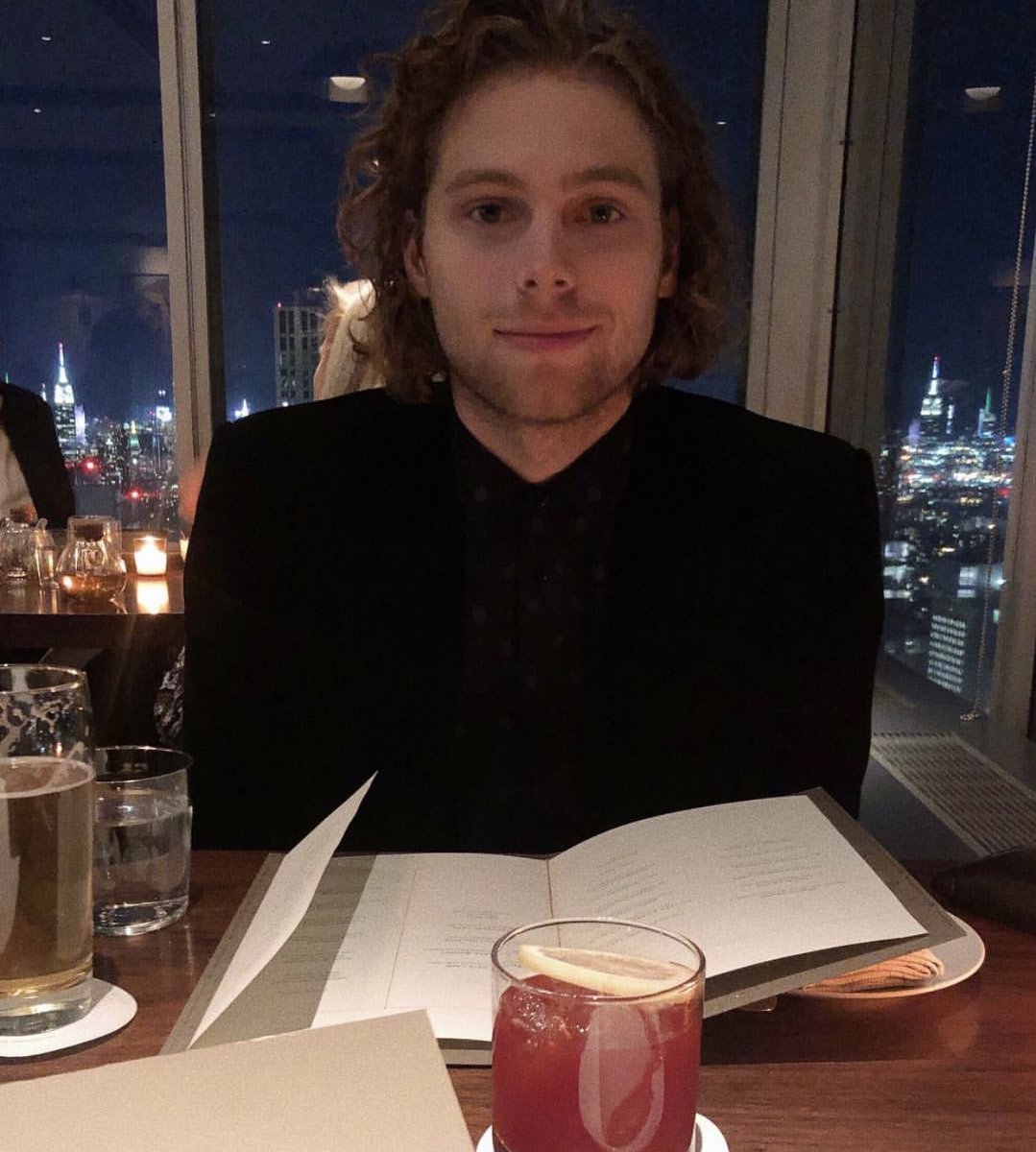 5sosashorses's tweet photo. interview with a vampire https://t.co/p3txXcgAQI