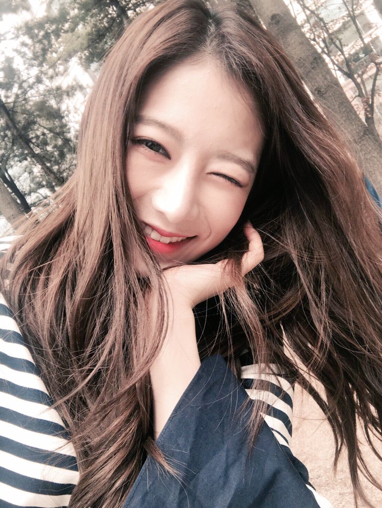 10_PRISMAS's tweet photo. [#Yaeppy] Hi! Hi! ¿Habéis visto ya las primeras fotos? ¿No están mis unnies preciosas? Ellas siempre~ Aún quedan muchas cosas por ver.. ¡Esperenlas! https://t.co/hrunLHPyV5