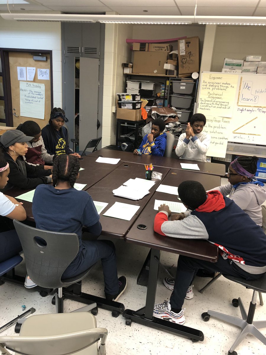 Lsmithbarnett's tweet photo. STEM Scholars After School Program   In full effect! Math games, Khan Academy, STEM Challenges! #cpsSTEM https://t.co/77Dznl3xjl
