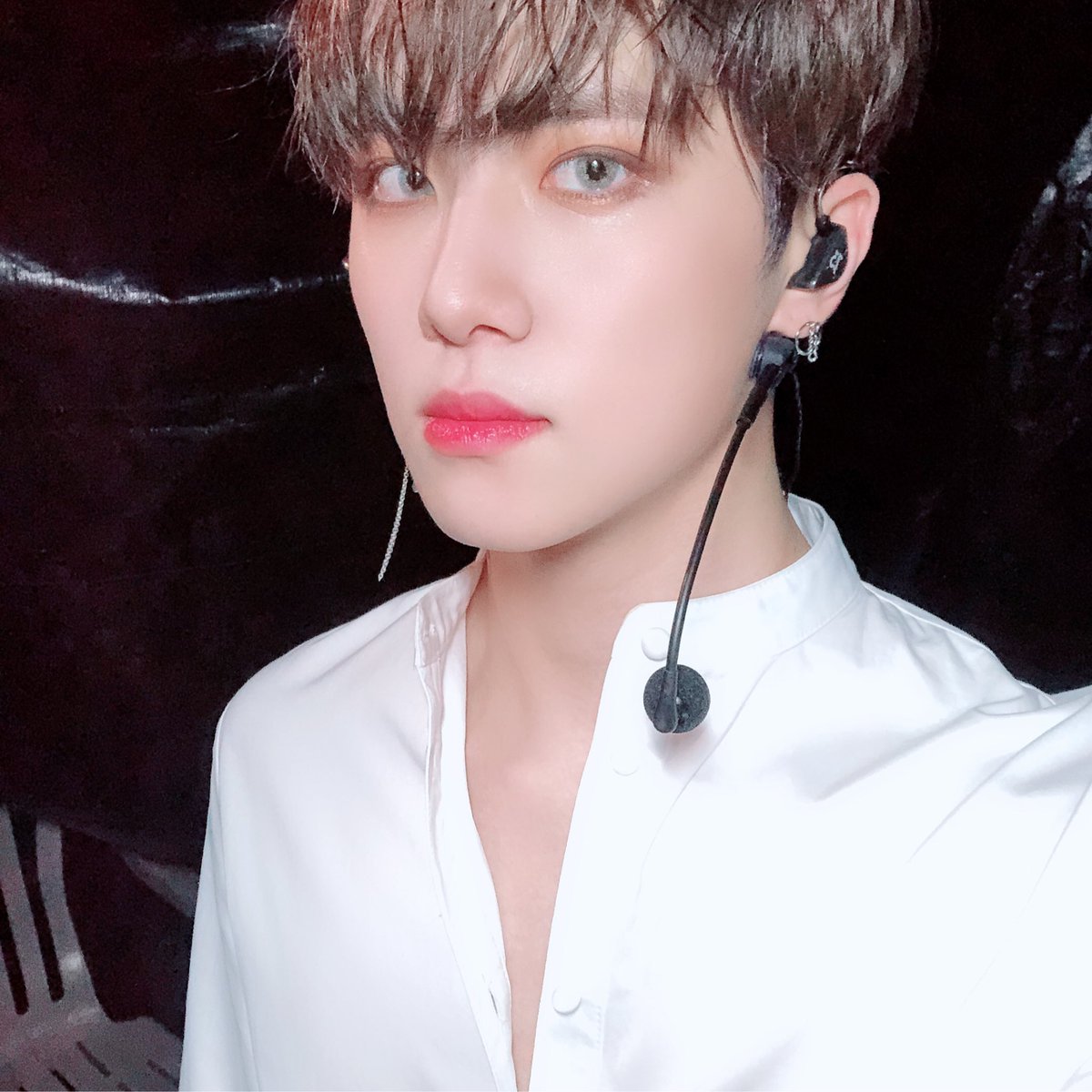 KDH_official's tweet photo. [#김동한] 여러분 오늘만 힘내면 주말이예여 화이팅!!!!!!!!!! https://t.co/8JYgPoo71h