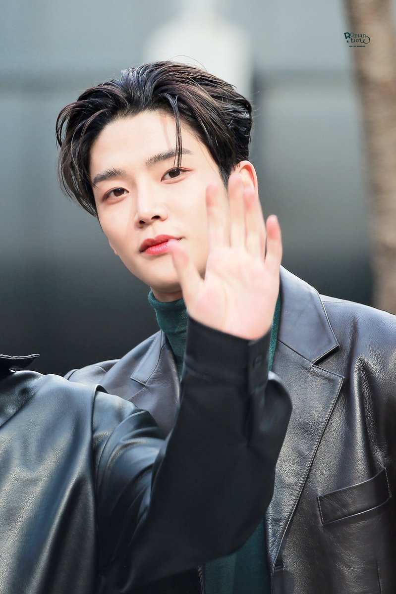 rowoonspics's tweet photo. 190228 ♡ 로맨틱 운

#로운 #rowoon #sf9 @sf9official https://t.co/LBEq9x1tFk