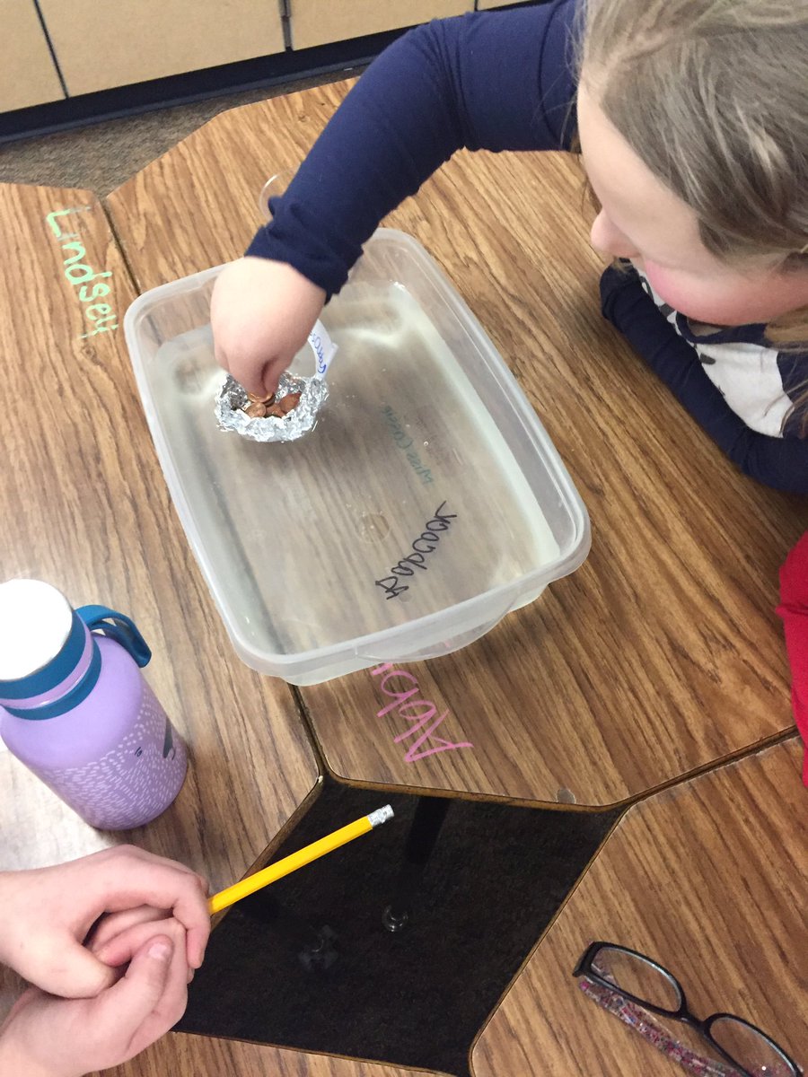 JennyTinelli's tweet photo. Students designed their own foil boats, then tested their strength with pennies! The strongest boat held 48 pennies! #inspiresuccesstogether #floatchallenge #3rdgrade https://t.co/gdWoJR4yil