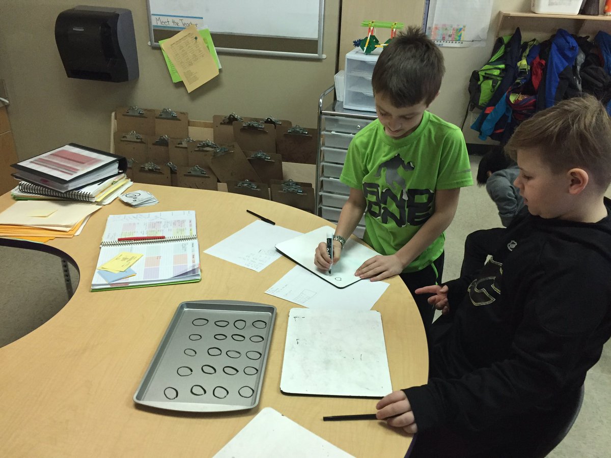MrsLamirande1's tweet image. We are making 84chocolate chip cookies. How long will it take us to bake our cookies? #problemsolvingframework Ss made their own oven! 😂@robertkaplinsky #rvsnumeracy