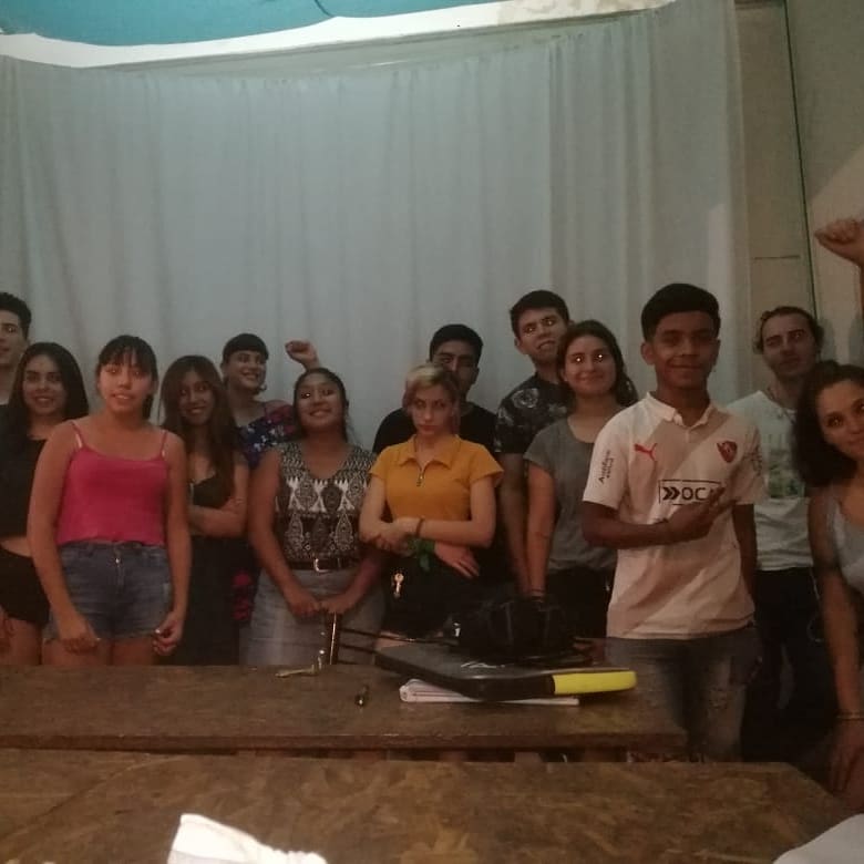 PCCE_Secus's tweet photo. Algunas fotos del #videodebate de #secundarios de #ZonaSur que hicimos hoy con el documental "Dos proyectos de país".
¡Seguimos formándonos para, desde nuestra identidad #comunista, bancar el proyecto nacional y popular de #Néstor y #Cristina!
@PCCEarg
#LaIzquierdaConCristina https://t.co/b1aazDYmrT