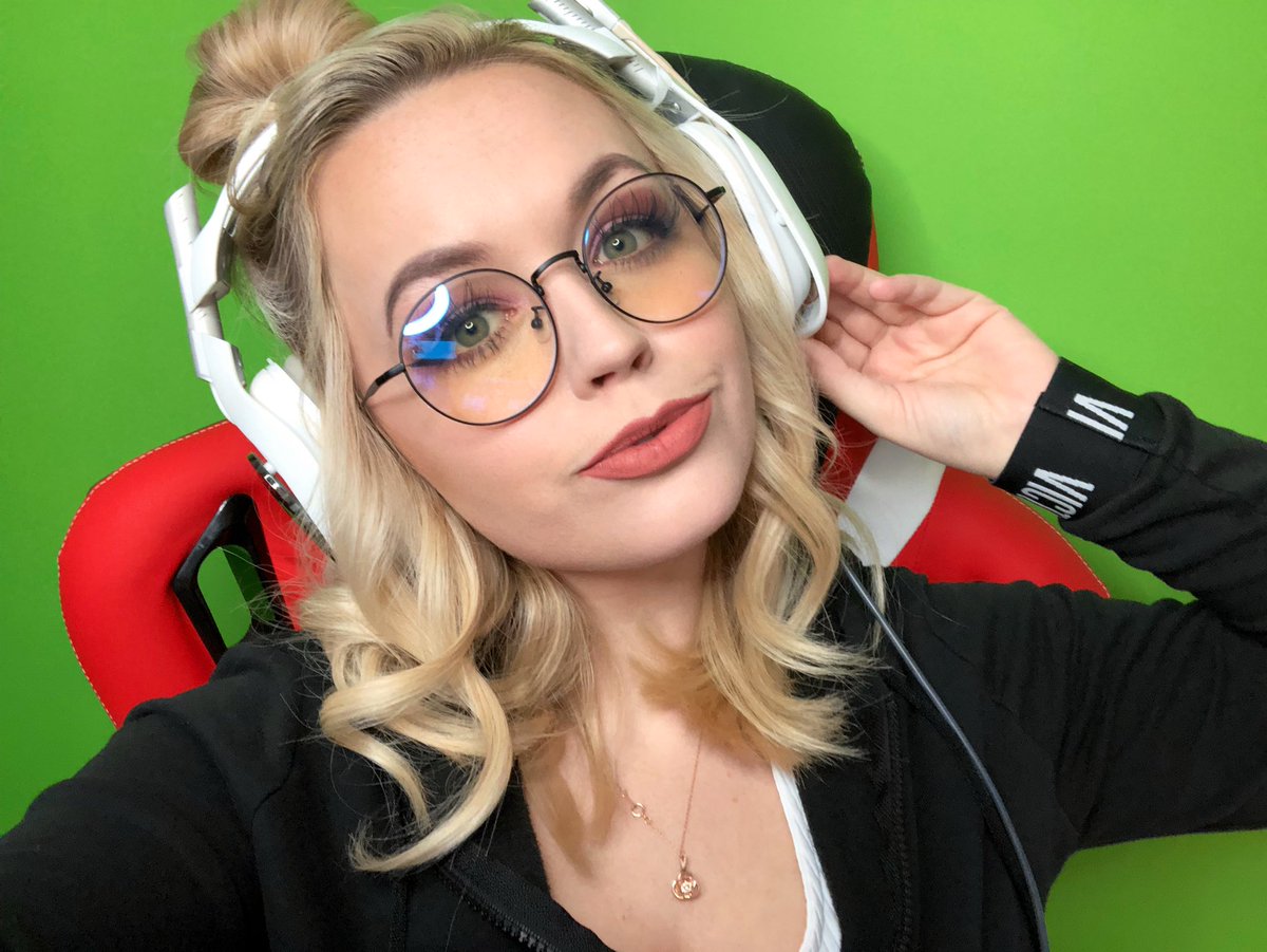 LIVE NOW. 

Wearing my favorite <a href="/GUNNAROptiks/">GUNNAR Optiks</a>  to slay the day. 

Mixer.com/QueenEliminator 
#GunnarOptiks