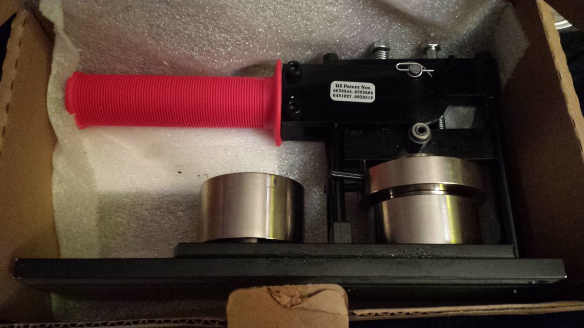 Amp0913's tweet image. I now have button making capabilities. 
#buttonmaker #newtoy #somanybuttons #buttons