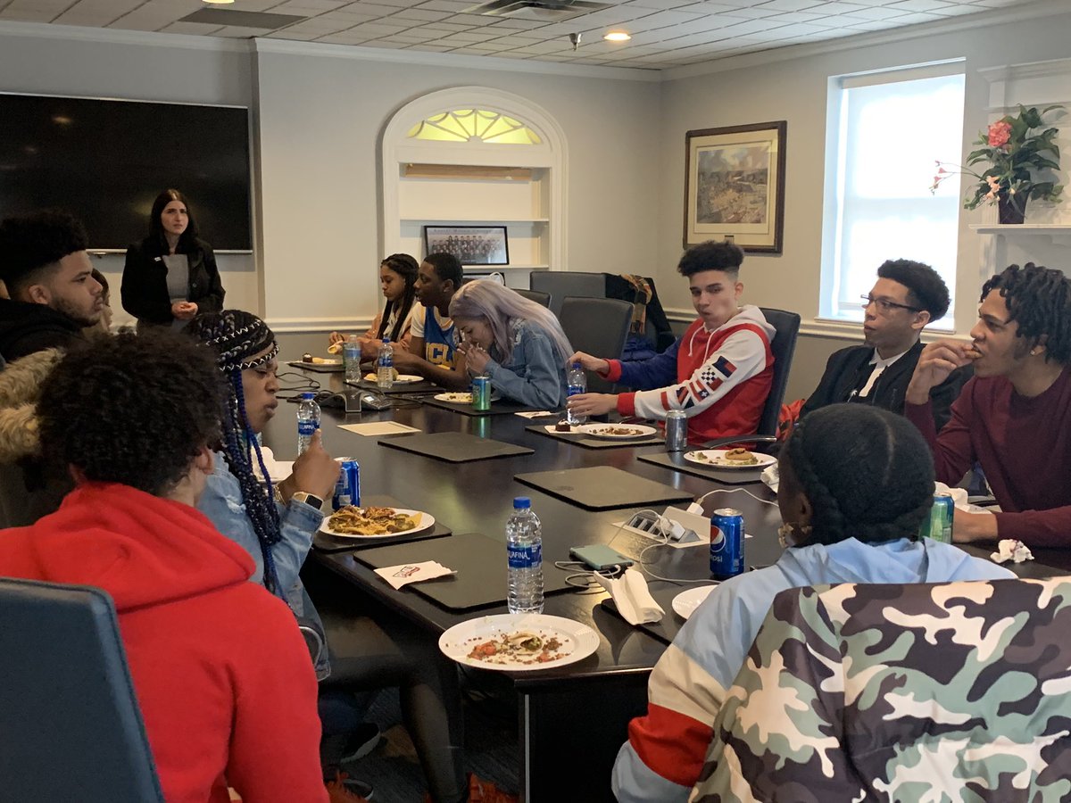 Great time with the youth of @StoRoxSD High School who participated in @TheMasseyCenter’s new Entrepreneurship Youth Camp @RMU! 4 wks of building their ventures to compete for prizes during their Campus Pitch and College Day! #entrepreneurship  #celebratingyouth