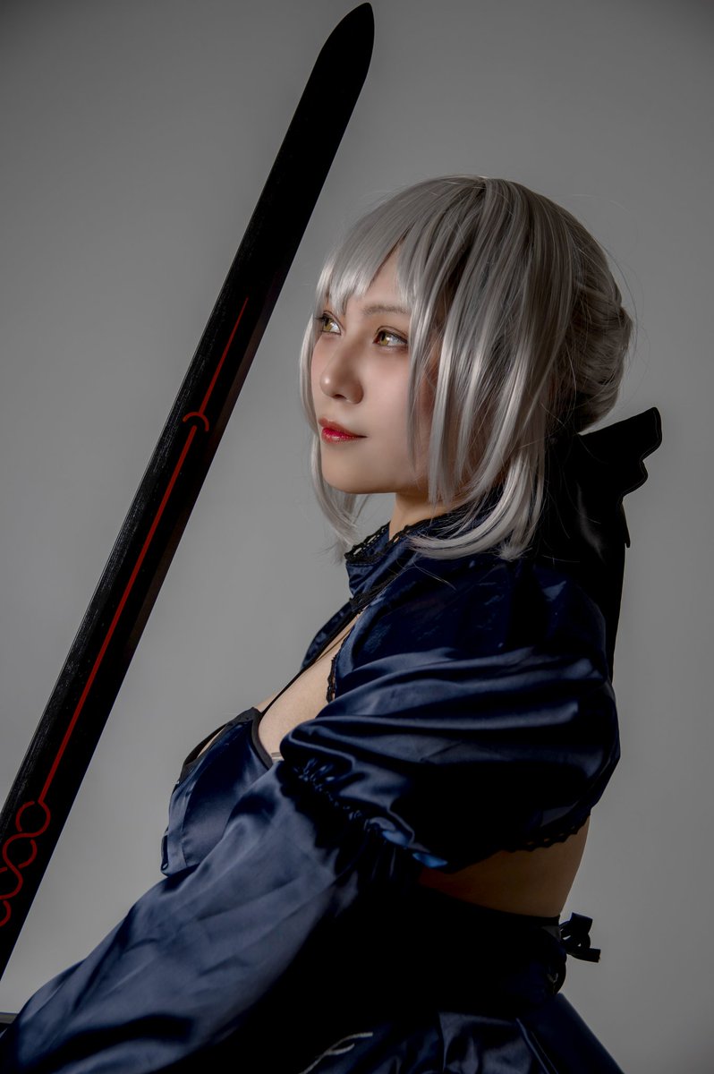 ammykkr's tweet photo. 【コス写真】FGO
セイバーオルタ

さざびいさんが撮ってくださったピン写、どれもこれも素敵だったのでポーズ差分で上げさせて貰います！

はぁ〜撮影中めちゃくちゃ構ってもらったんですけどすごい勉強になりました……💦

📷✨さざびいさん
#朝香カルデア0127 https://t.co/7rHP0NhzJq