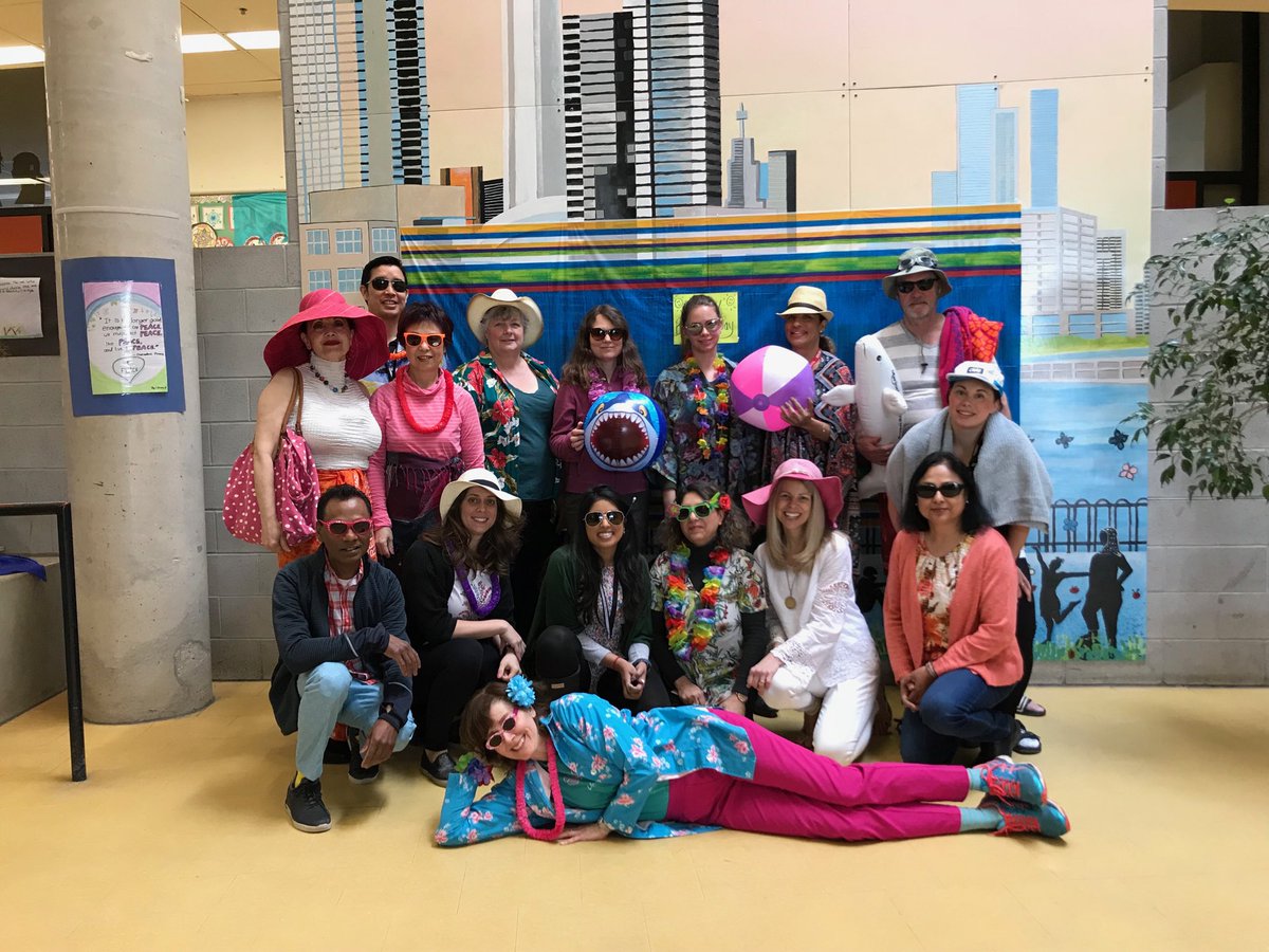 Beach day at The Waterfront School! Having fun and sharing the warmth with students. <a href="/tdsb/">Toronto District School Board</a> ⁦<a href="/janewee48/">Jane Phillips-Long</a>⁩ ⁦@Steph4schools⁩ #beachday