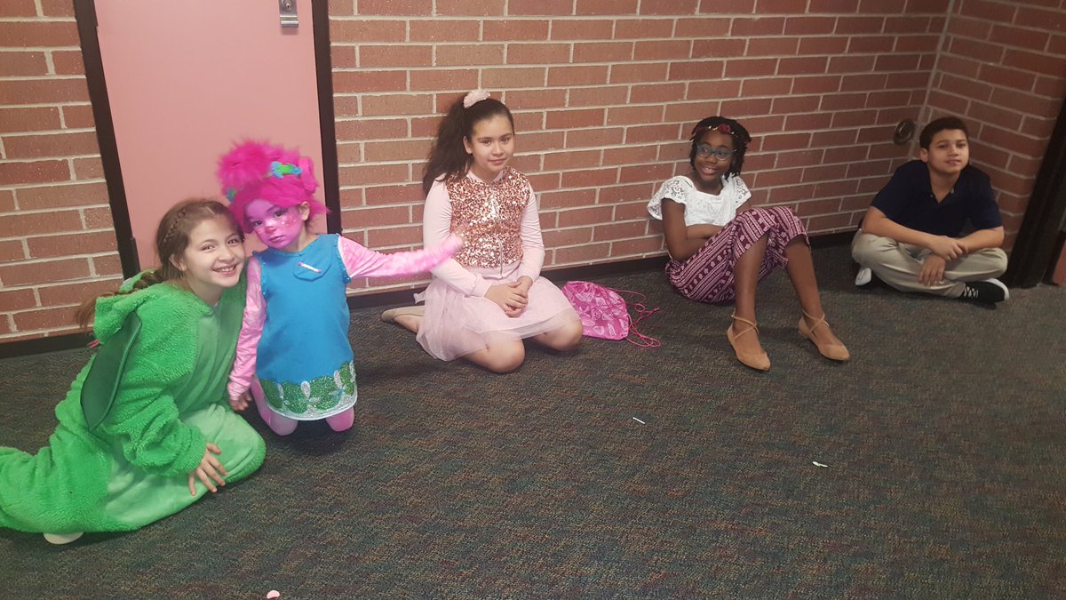 AllenScottJr1's tweet photo. Klenk's Got Talent 2019. #klenkshines #MomentsinKlein https://t.co/ZGtjJlQLdZ