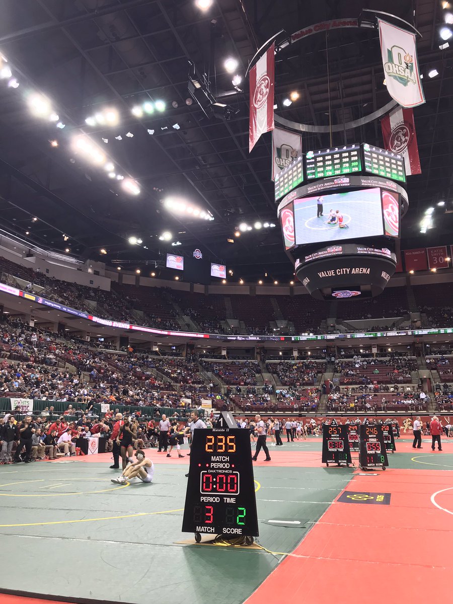 ColumbusSports's tweet photo. Tons of energy at the Schott for the @OHSAASports OHSAASports State Wrestling Individual Tournament 💪 #OHSAA #CbusHasNoOffseason https://t.co/fIwZCjiJiL