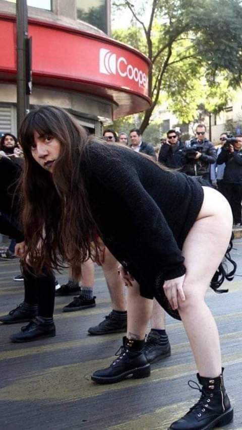 La verdad Tan sucias y asquerosas tienen que ser?esa no es manera de hacer respetar ni tampoco es manera de hacer una protesta. Por dios, las feministas estan distorcionando todo, como siempre!verguenza me da. <a href="/ibarr_andres/">Marcelo Andrés Ibarra</a> <a href="/PatoBullrich/">Patricia Bullrich</a> <a href="/edufeiok/">Eduardo Feinmann</a>