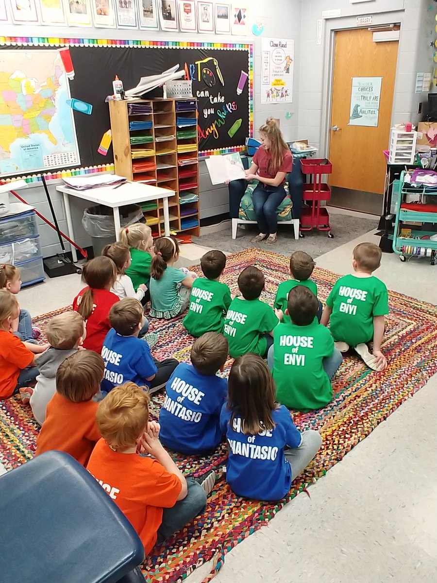 andym1952's tweet image. Pleasant Ridge High School students reading to elementary school students. @USD449 #RamPRide #EveryStudentEveryDay