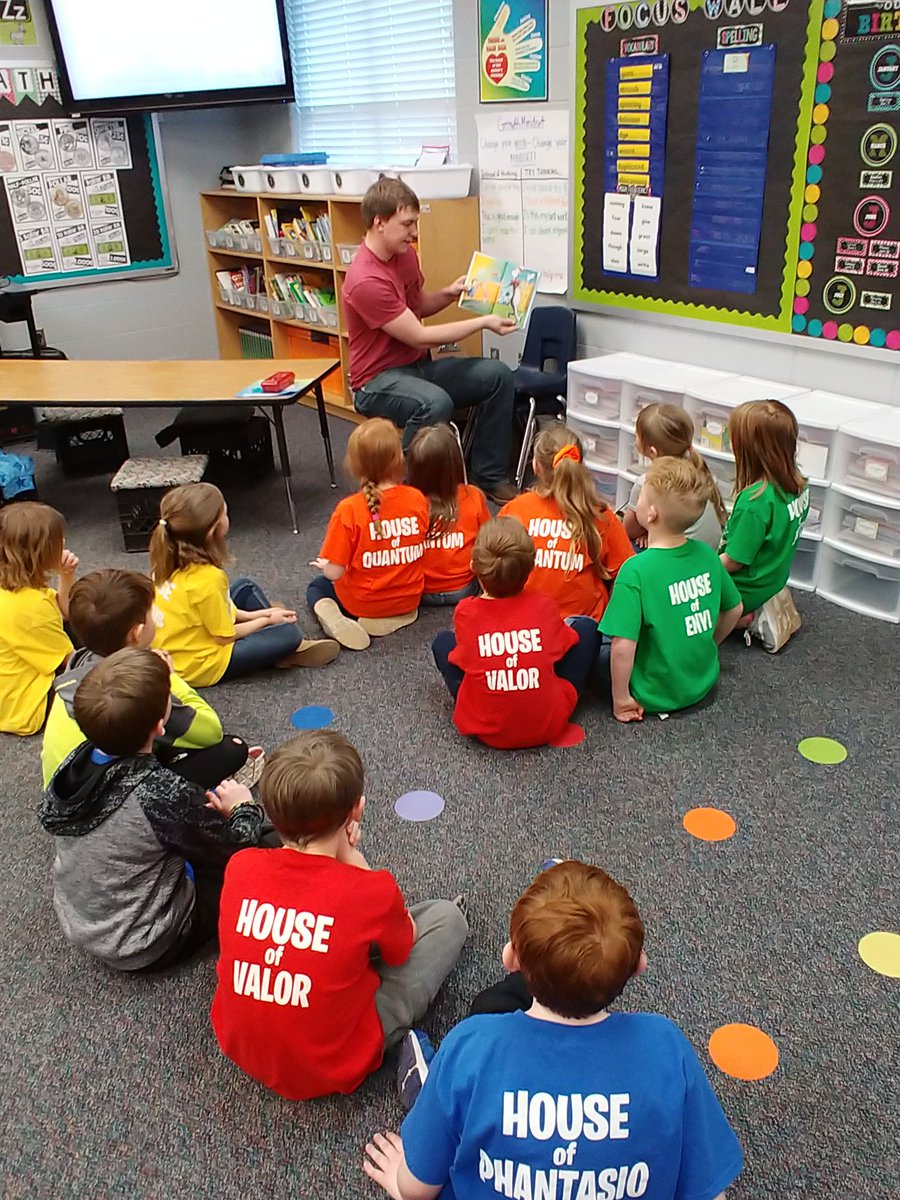 andym1952's tweet image. Pleasant Ridge High School students reading to elementary school students. @USD449 #RamPRide #EveryStudentEveryDay