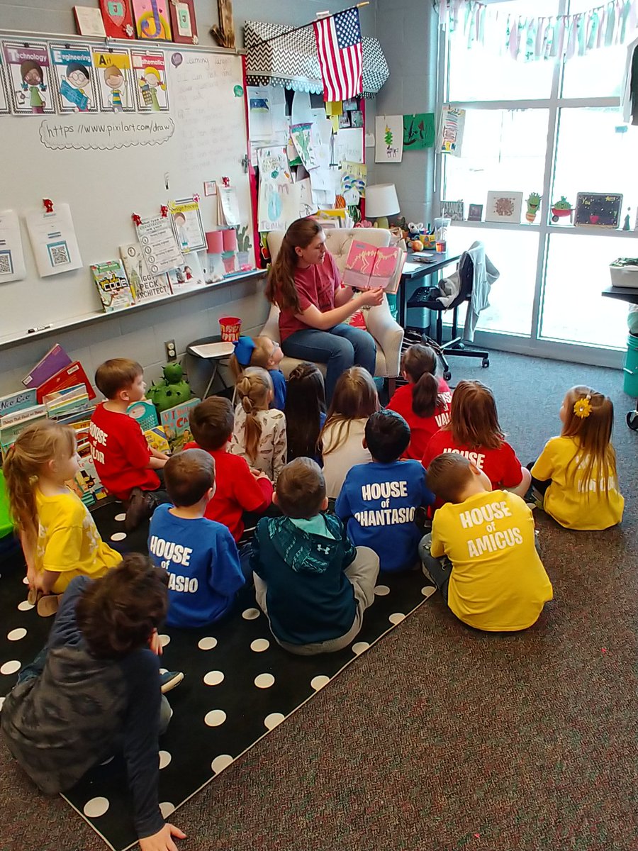 andym1952's tweet image. Pleasant Ridge High School students reading to elementary school students. @USD449 #RamPRide #EveryStudentEveryDay