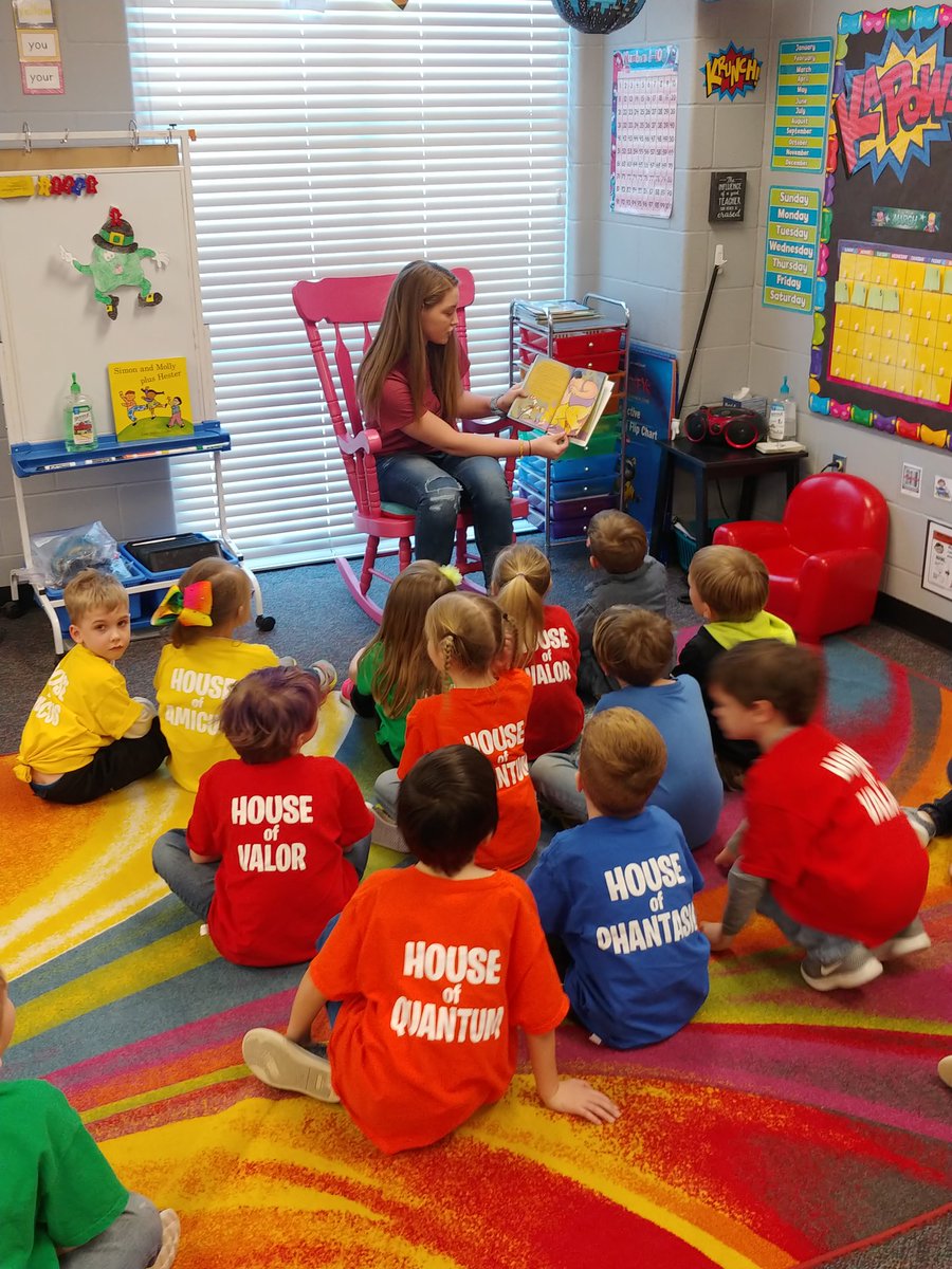 andym1952's tweet image. Pleasant Ridge High School students reading to elementary school students. @USD449 #RamPRide #EveryStudentEveryDay