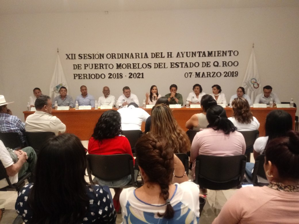 omaralpuche's tweet photo. #AdministraciónPública Anuncia @LFpuertomorelos modernización de la #VentanillaÚnica del @PtoMorelosAyto y el desarrollo de la cultura emprendedora de los #Pirtomorelenses @AdriNava01 @ANALUNA13720763 @nefeshely @AsiriaFlores @licsergiochago @chetubien @cancunmio @PulsoPMorelos https://t.co/g7H2B1eVK2