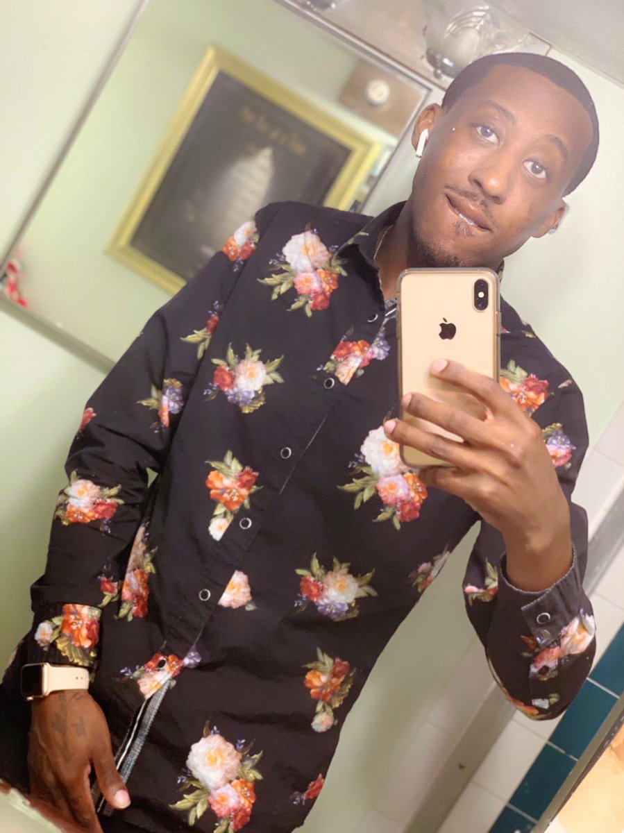 IAmDaKiddTonio's tweet photo. Peek-A-Boo! https://t.co/X7q7AAuYju