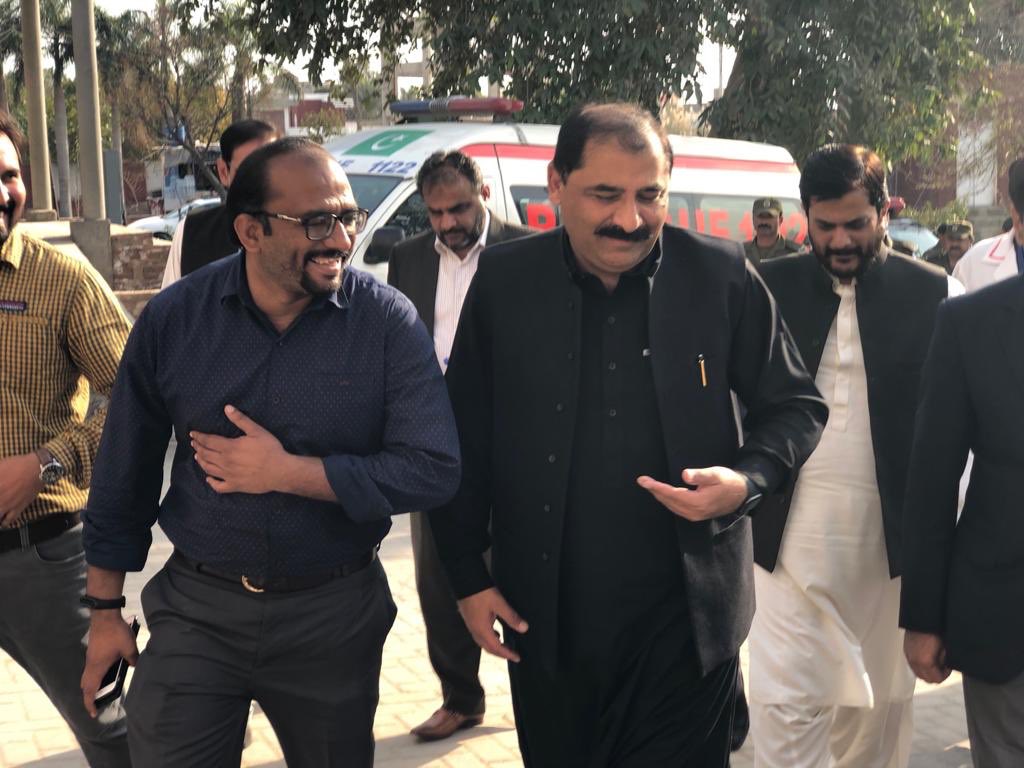msaqureshi's tweet photo. Amazing visit of TAHIR Khurshid sb Commissioner DGKHAN at DHQ Hospital MuzaffarGarh , Brief him about Hospital Information Management System https://t.co/ox6vO9JQKN