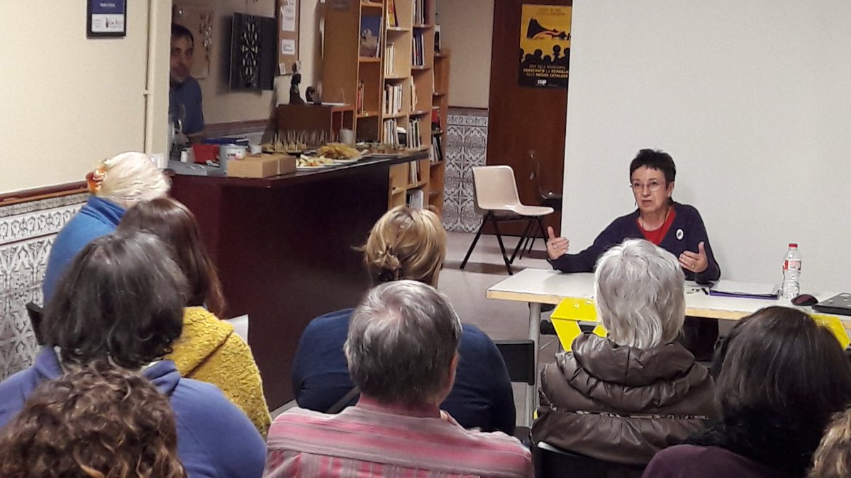 Espai_Pedrolo's tweet photo. Interessant el punt de vista pedrolià sobre la dona, a càrrec de Màriam Serrà @CDRHostafrancs   @AnnaVillalonga @mdepedrolo @AnyPedrolo_2018 @amorenobedmar @lletres @joaneliesadell https://t.co/WQfhUXfaAV