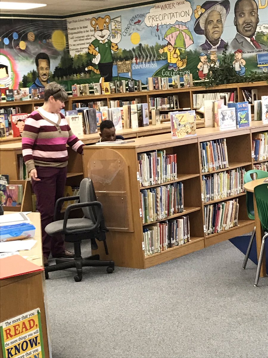 ITeach_MsYork's tweet photo. Beta students are celebrating National Beta Week on Team Up Thursday by teaming up with a teacher to assist. @nationalbeta #BetaWeek19 https://t.co/dn6Ry8cGtY