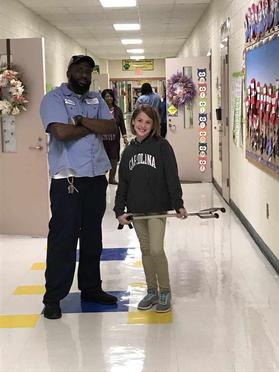 ITeach_MsYork's tweet photo. Beta students are celebrating National Beta Week on Team Up Thursday by teaming up with a teacher to assist. @nationalbeta #BetaWeek19 https://t.co/dn6Ry8cGtY