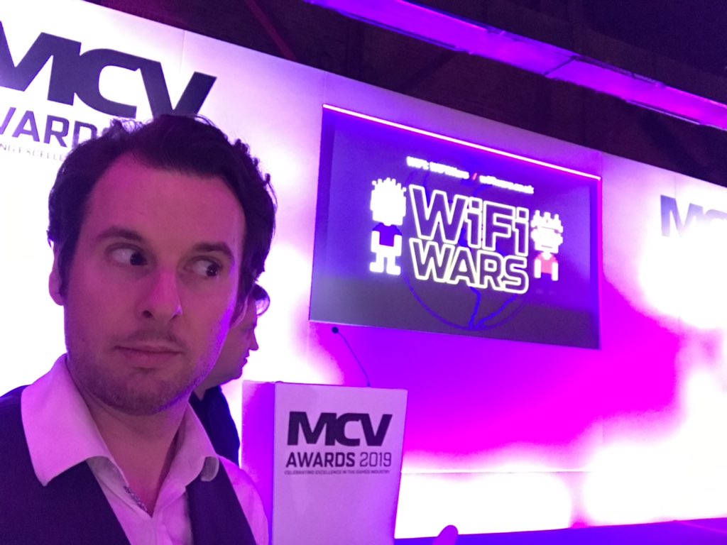 henrydalton's tweet image. Helping out with the #WifiWars #Go8Bit gang at the @MCVawards and I appear to have a @robsedgebeer growing out of my face.

#Go8BitDLC @stevemcneil #gaming @MCVonline #MCVAwards2019 🎮