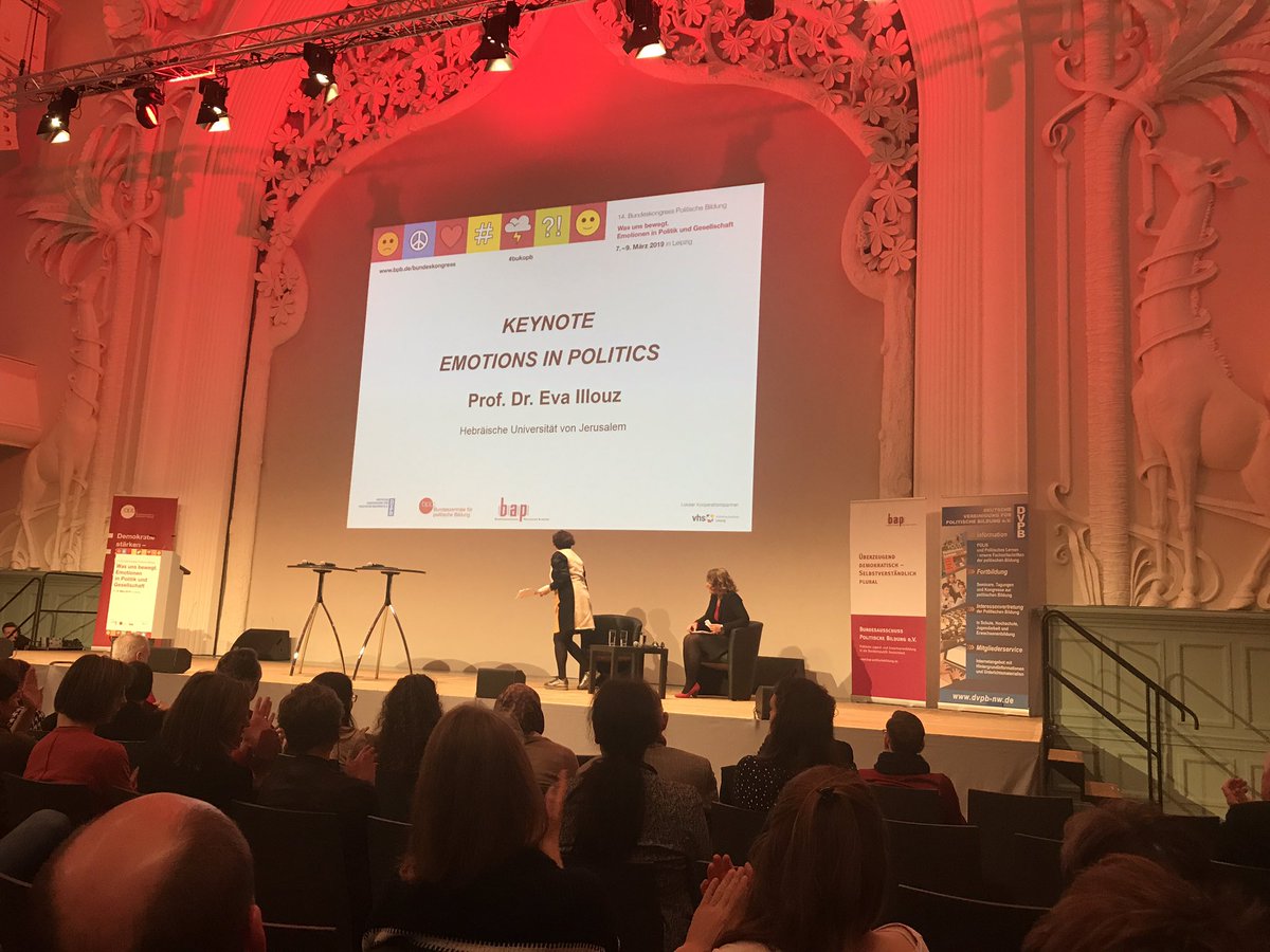 DunkenGut's tweet photo. „This is the real brakedown of democracy, when people live in parallel Worlds of facts. Eva Illouz beim #bukopb https://t.co/pQ3B8yHvK1
