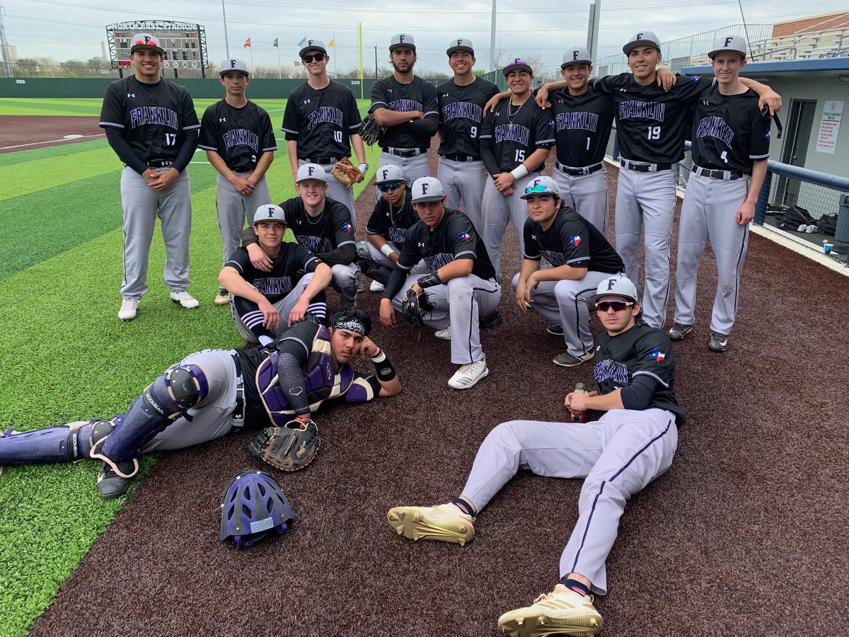 FHSDiamondCougs's tweet photo. Cougs 6 Roosevelt 5!
Giles 2 RBI, Rodriguez RBI, Villarreal and Stone with RBI’s. Baeza with the start on the mound and Giles with the win! #DCE5 https://t.co/WxDVgruzvR
