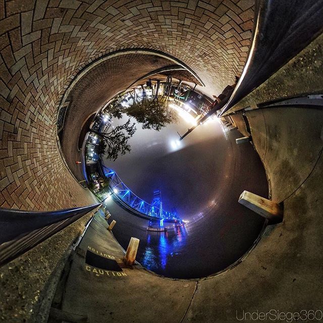 UnderSiege360's tweet photo. Main Street Bridge - Jacksonville, FL
#tbt #throwbackthursday .
.
.
#mainstreetbridge #mainstreetbridgejacksonville #bridge #jacksonville #duval #jacksonvillefl #jax360 #duval360 #igersjax #904 @igersjax #jacksonvillein360 #360camera #360photography #mis… https://t.co/n6zGa8lfT3 https://t.co/6WzMPnv9ED