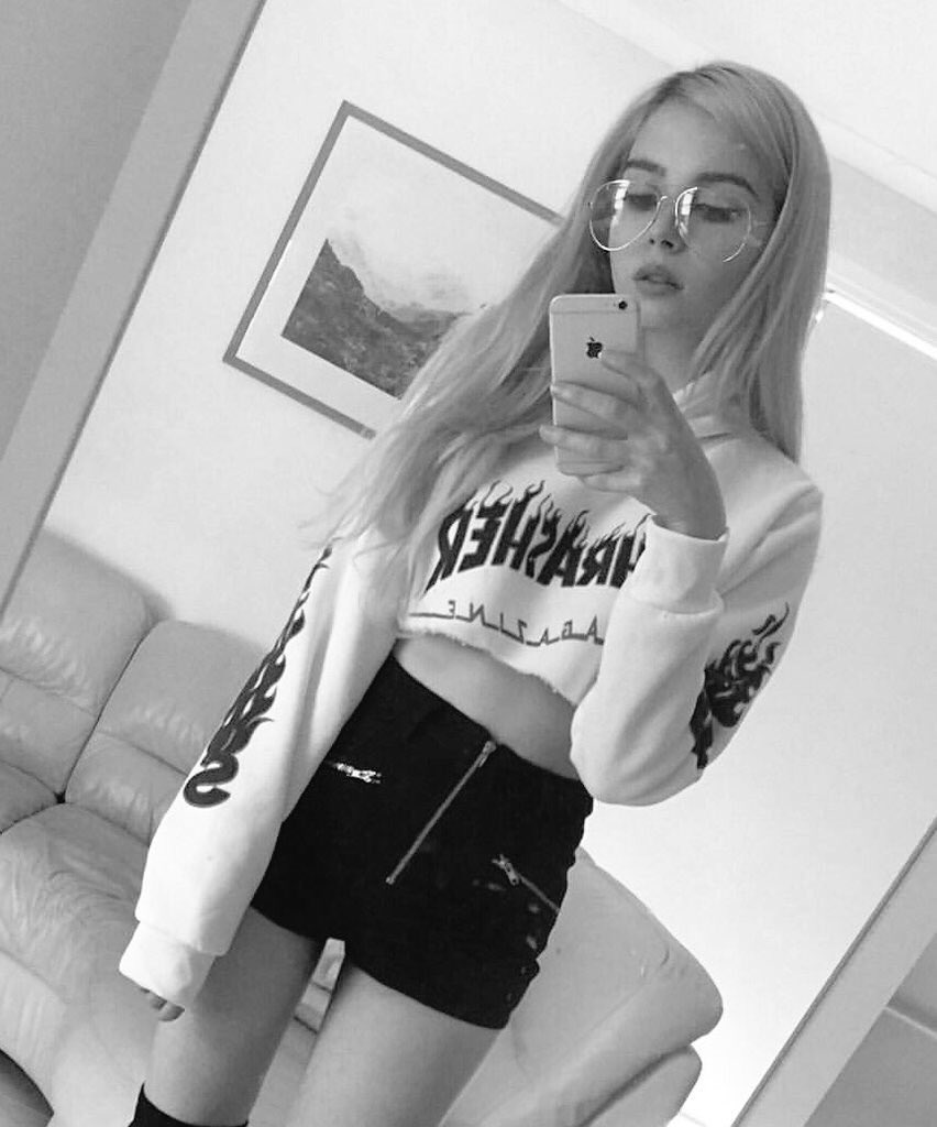 depressedlilbit's tweet photo. I wish I was pretty and skinny instead of whatever the hell I am.. #thinspo #thinspiration https://t.co/Xp0wC9gKIM