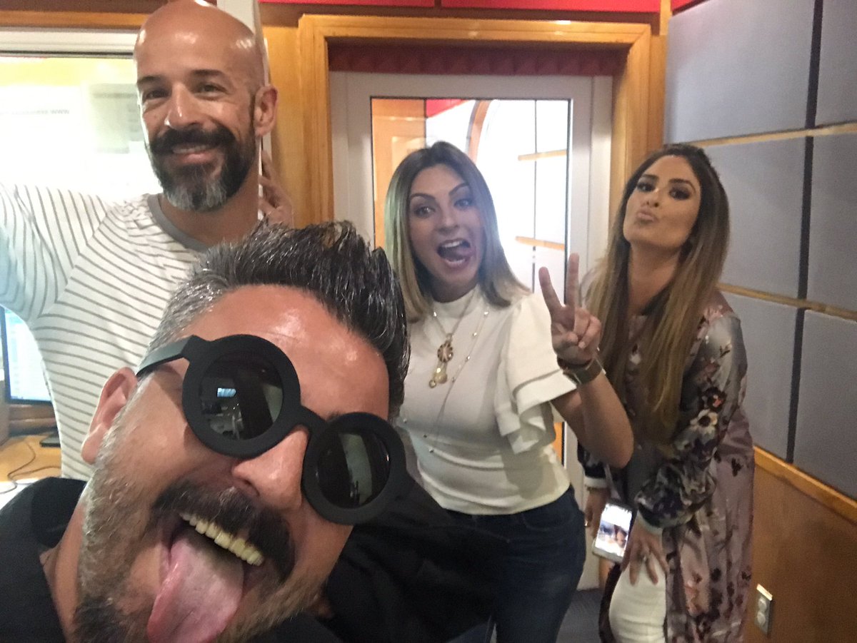 rodrigosieres's tweet photo. Escuchenos ahora en @889Noticias con @inakimanero ahoraaaaaaaa!!!! @90sPopTour https://t.co/iRz092w79J