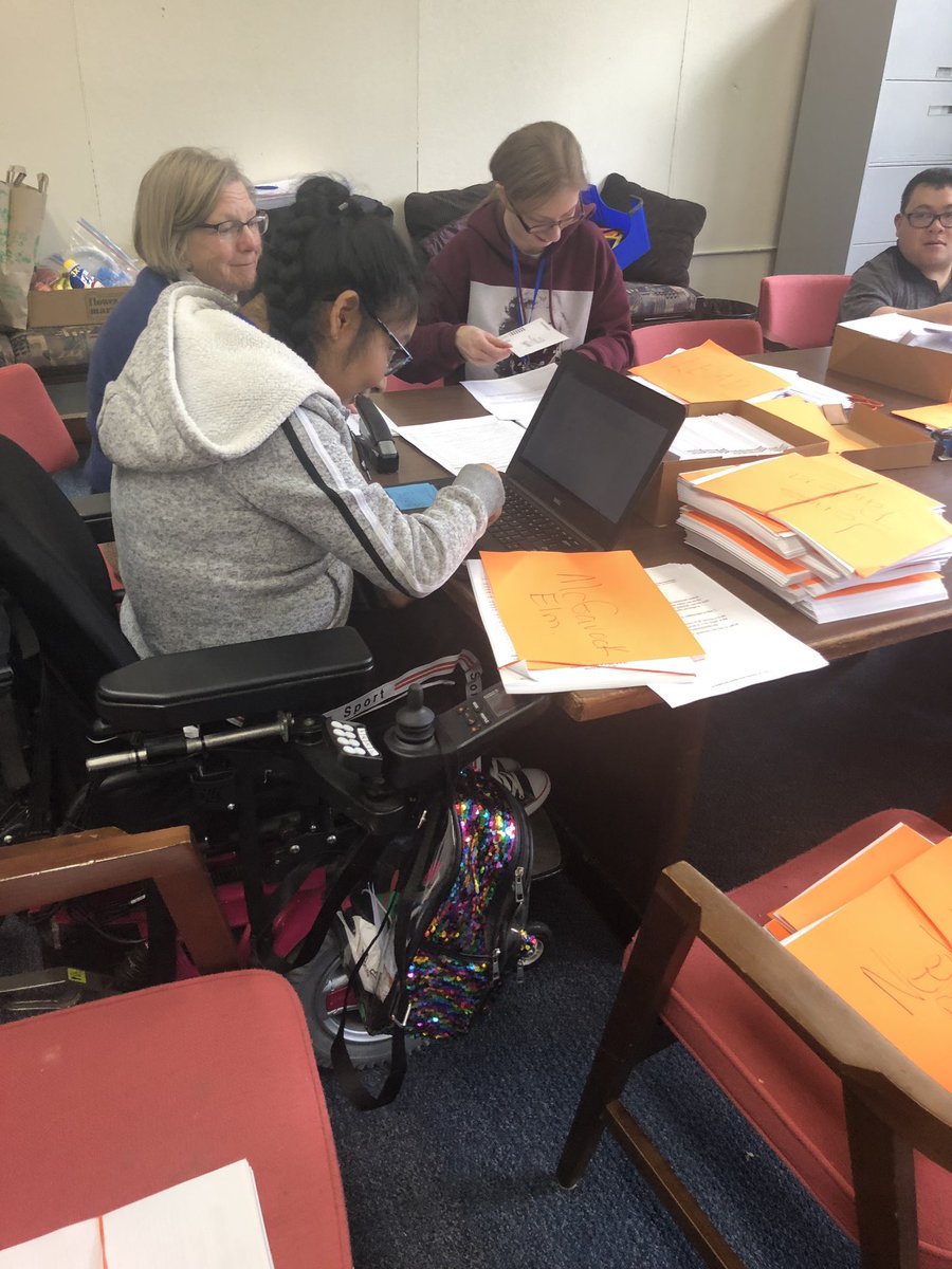 AdaWinford1's tweet photo. Building #employability skills with our fabulous CBTP students! #BestDayEver @debbiemcadams72 @EERocks_MNPS @HodackTie @MetroSchools https://t.co/V5iSAo8HnH
