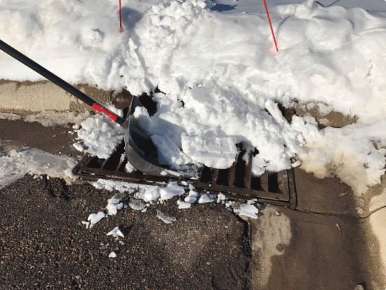 NWSTwinCities's tweet photo. Another way to prepare for the upcoming snowstorm is to clear the snow and ice from the nearest storm drain.  When the snow melts, it will need a place to drain to prevent localized flooding. #mnwx #wiwx https://t.co/AhIlhslcys