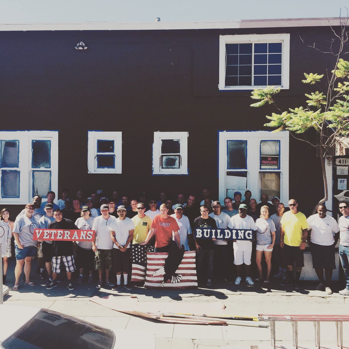 YannFard's tweet photo. #tbt August 2015 painting the Veterans' building with Young Professionals Network.
#yannfard #realtor #veterans
#realestate #realestateagent #socalrealtor #larealtor #southbayrealtor #realtorlife #realtorlifestyle #throwbackthursday #thursday #calilife  #veteransbuilding #ypn https://t.co/Na7s9FqESu