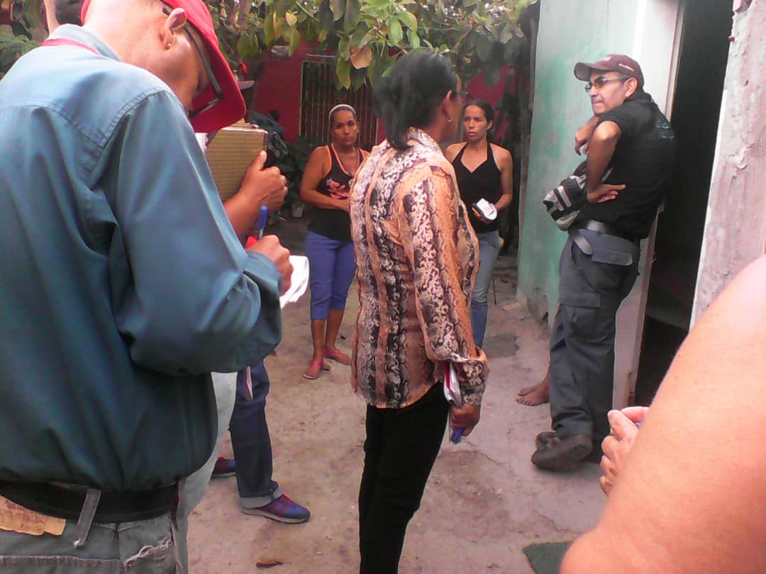 clapceibanorte's tweet photo. Abordaje en la comunidad ermita RAY  con la primera dama señora Milexa de Miranda ,medico , equipo de nutrición, representante de vivienda con movimiento  Somos Venezuela  manzaneras del clap ermita ray y UBCH. #SoyComunicadorClap #SudaLara @NicolasMaduro @gestionperfecta https://t.co/OlF5uwKiFX