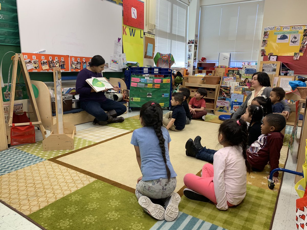PSATbishops's tweet image. Our guest readers celebrating Read Across America with us by reading and donating books to our classroom!!! Thank you Ms. Angie, @laurabeess, @Gwen_725 !!! We ❤️ you! #NextLevelAPSD @APSuperGray @TheaJackson8 @Jackson__Lauren @tiffanycrespo0 @napolitania21